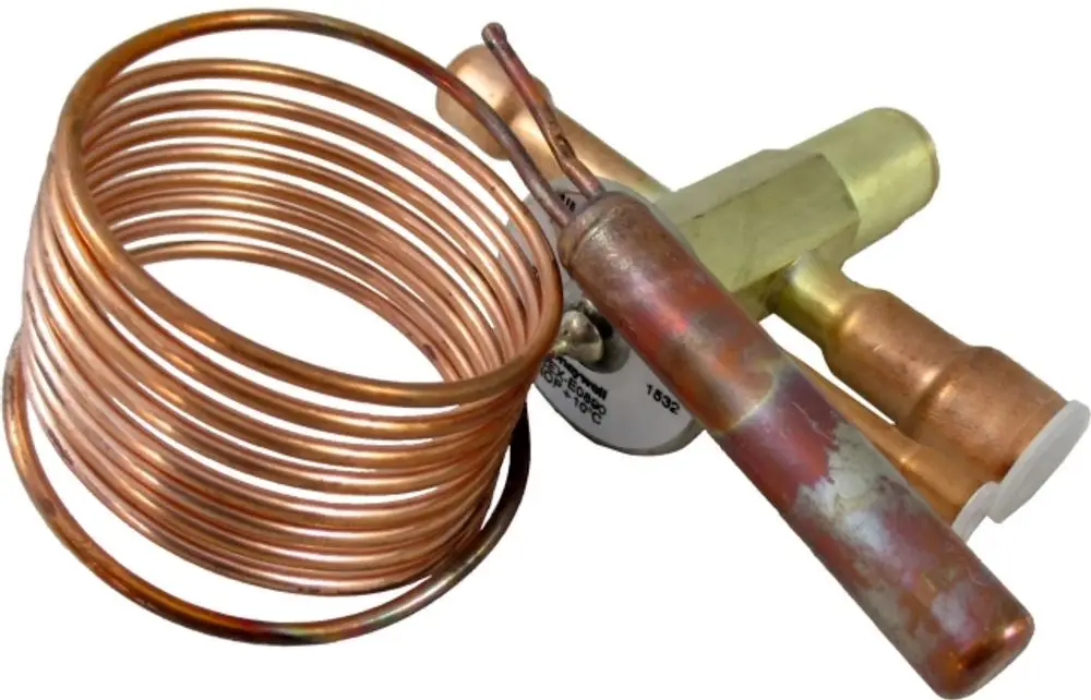Thermostatisches Expansionsventil mit Kupferrohrspule und weiteren Komponenten, verwendet in Kühlsystemen. Produkt von Wolf.